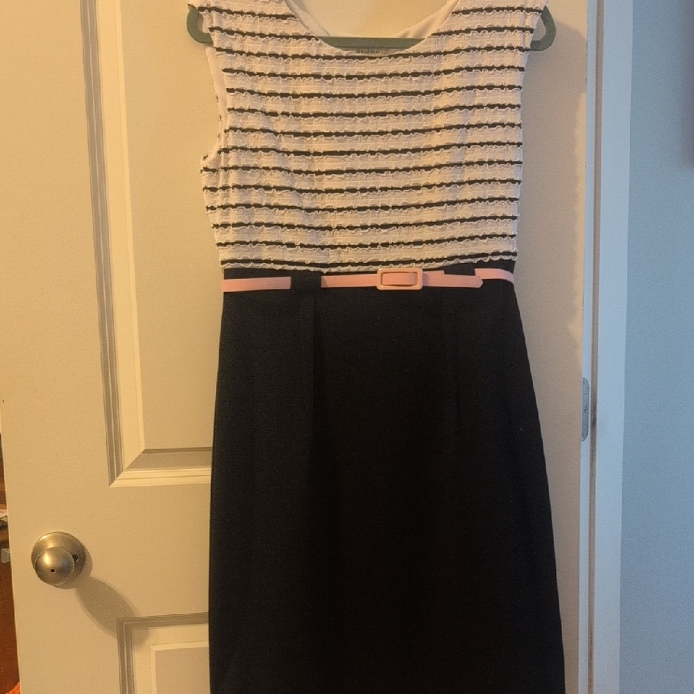 Dressbarn White Top with Green Accent